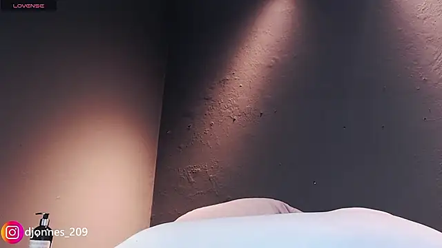 Snapshot of DilanJonnes_ chatting on March 15, 1:06 pm DilanJonnes online show from March 15, 1:06 pm