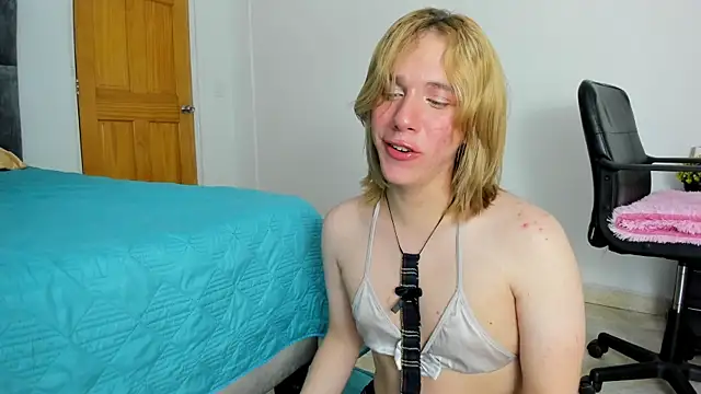 Snapshot of _Little_angel69 chatting on January 2, 5:29 pm  Little angel69 online show from January 2, 5:29 pm