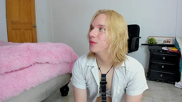 Snapshot of _Little_angel69 chatting on January 21, 2:26 pm  Little angel69 online show from January 21, 2:26 pm
