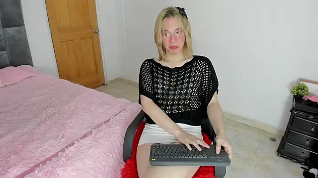 Snapshot of _Little_angel69 chatting on February 28, 1:47 pm  Little angel69 online show from February 28, 1:47 pm