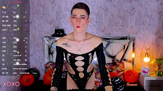Snapshot of dominic_thailor chatting on October 10, 1:32 pm dominic thailor online show from October 10, 1:32 pm