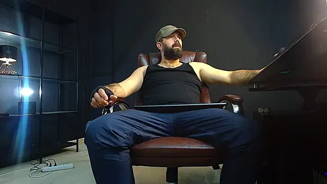 Snapshot of JackEthann chatting on December 11, 5:32 am JackEthann online show from December 11, 5:32 am