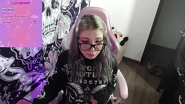 Snapshot of GamerCarrie chatting on February 20, 11:54 pm GamerCarrie online show from February 20, 11:54 pm