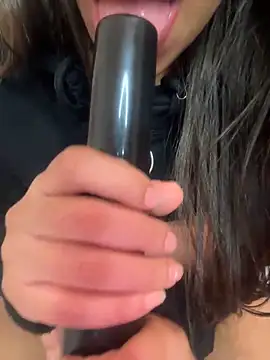 Snapshot of laptrona-lolo chatting on February 9, 9:06 pm laptrona-lolo online show from February 9, 9:06 pm