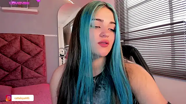 cattaleya    online show from January 3, 9:15 pm