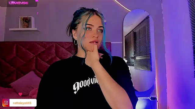 cattaleya    online show from January 17, 7:19 am