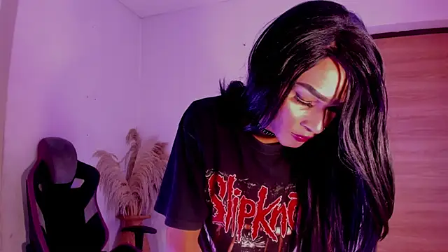 carolinemiller7 online show from December 2, 8:30 am