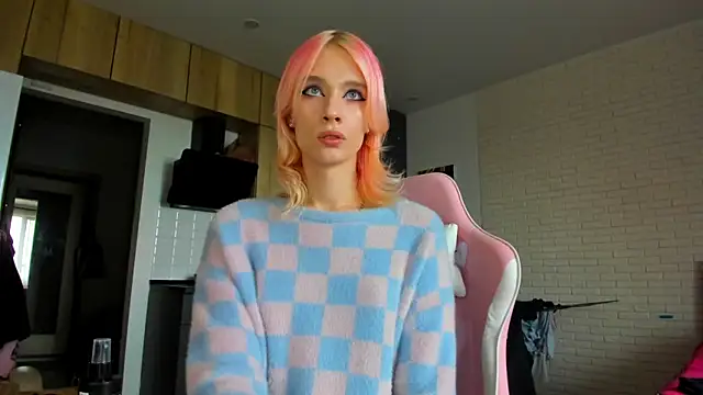 Snapshot of _Alice_Kitty chatting on June 18, 9:14 am Alice Kitty online show from June 18, 9:14 am