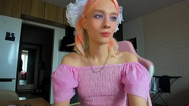 Snapshot of _Alice_Kitty chatting on July 8, 8:19 am Alice Kitty online show from July 8, 8:19 am