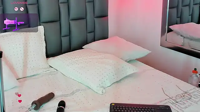 Snapshot of Abbyadams chatting on November 8, 3:18 am Abbyadams online show from November 8, 3:18 am