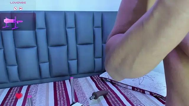 Snapshot of Abbyadams chatting on December 4, 3:05 am Abbyadams online show from December 4, 3:05 am