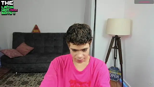 Snapshot of MyLatinHotBoys chatting on December 13, 8:09 am MyLatinHotBoys online show from December 13, 8:09 am