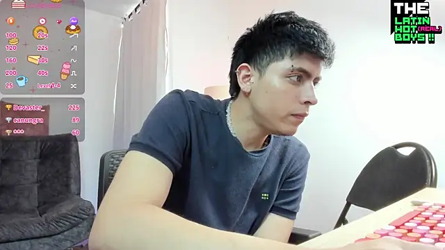 Snapshot of MyLatinHotBoys chatting on December 13, 3:54 pm MyLatinHotBoys online show from December 13, 3:54 pm