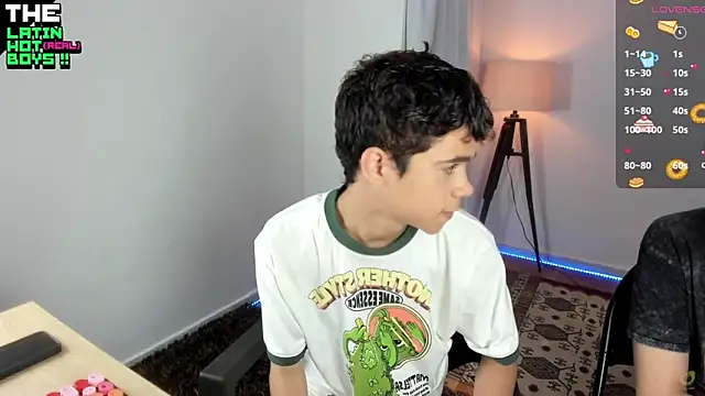 Snapshot of MyLatinHotBoys chatting on December 21, 10:40 pm MyLatinHotBoys online show from December 21, 10:40 pm