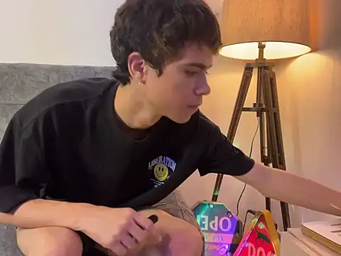 Snapshot of MyLatinHotBoys chatting on January 11, 1:37 am MyLatinHotBoys online show from January 11, 1:37 am