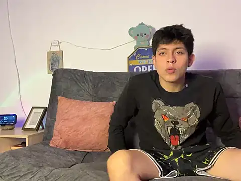 Snapshot of MyLatinHotBoys chatting on January 18, 12:35 am MyLatinHotBoys online show from January 18, 12:35 am