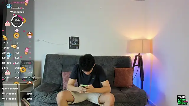 Snapshot of MyLatinHotBoys chatting on February 8, 12:28 am MyLatinHotBoys online show from February 8, 12:28 am