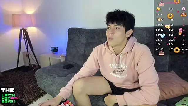 Snapshot of MyLatinHotBoys chatting on February 11, 11:44 pm MyLatinHotBoys online show from February 11, 11:44 pm