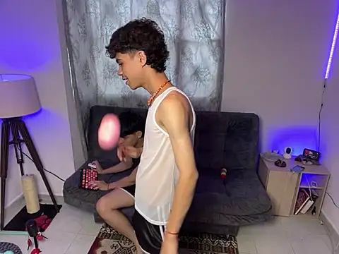 Snapshot of MyLatinHotBoys chatting on March 6, 8:27 pm MyLatinHotBoys online show from March 6, 8:27 pm