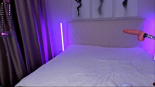 Snapshot of EmmaBarbs chatting on October 29, 9:05 pm EmmaBarbs online show from October 29, 9:05 pm