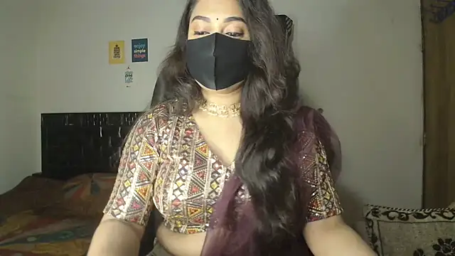 Most-Beautiful-Queen online show from March 22, 7:50 pm