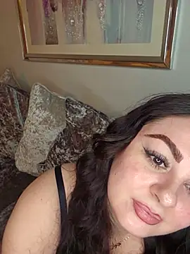 Snapshot of Britishbella chatting on February 6, 8:34 pm Britishbella online show from February 6, 8:34 pm