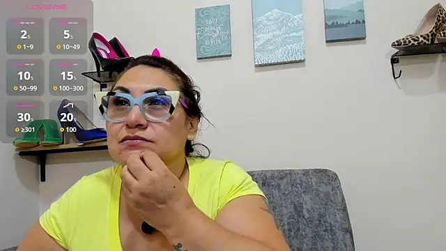 Karo 11  online show from November 26, 12:22 am