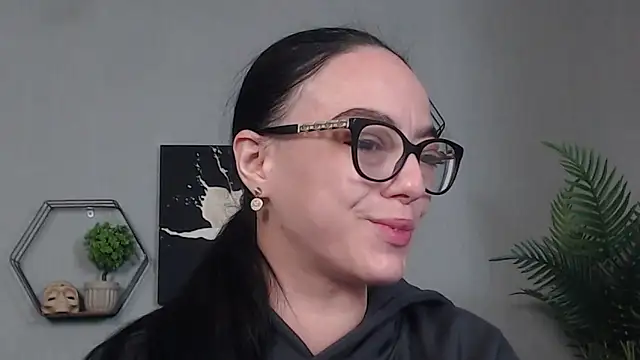 Snapshot of IzabelllNoir chatting on May 11, 7:36 am IzabelllNoir online show from May 11, 7:36 am