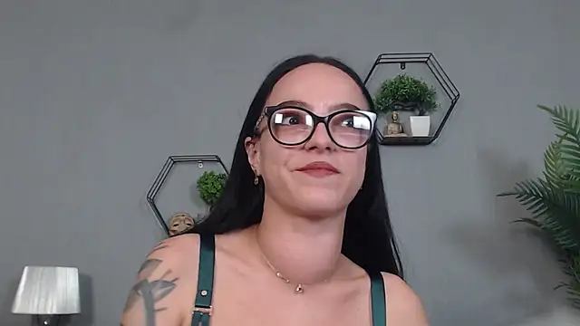 Snapshot of IzabelllNoir chatting on May 11, 2:45 pm IzabelllNoir online show from May 11, 2:45 pm