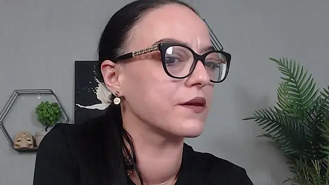 Snapshot of IzabelllNoir chatting on May 15, 6:04 pm IzabelllNoir online show from May 15, 6:04 pm