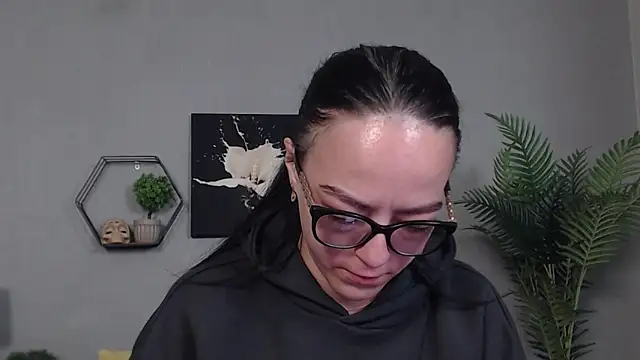 Snapshot of IzabelllNoir chatting on May 17, 10:00 am IzabelllNoir online show from May 17, 10:00 am