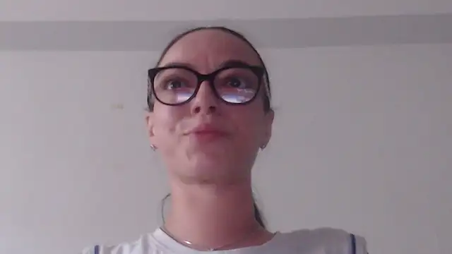 Snapshot of IzabelllNoir chatting on June 3, 6:49 am IzabelllNoir online show from June 3, 6:49 am