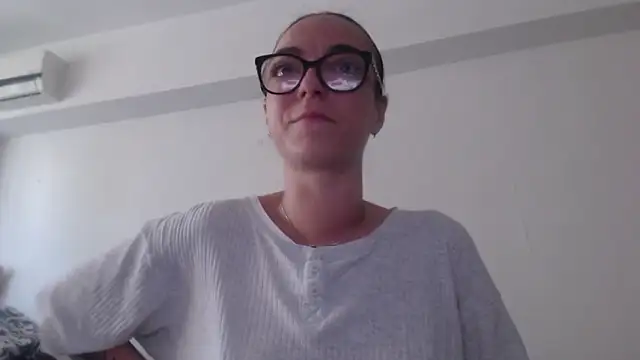 Snapshot of IzabelllNoir chatting on June 10, 8:02 am IzabelllNoir online show from June 10, 8:02 am
