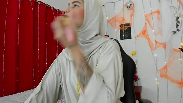 AishaAmin  online show from October 29, 12:29 pm