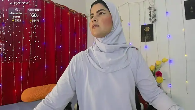 AishaAmin  online show from April 28, 12:21 pm