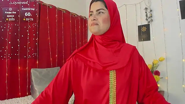 Snapshot of AishaAmin_ chatting on May 6, 12:10 pm AishaAmin online show from May 6, 12:10 pm