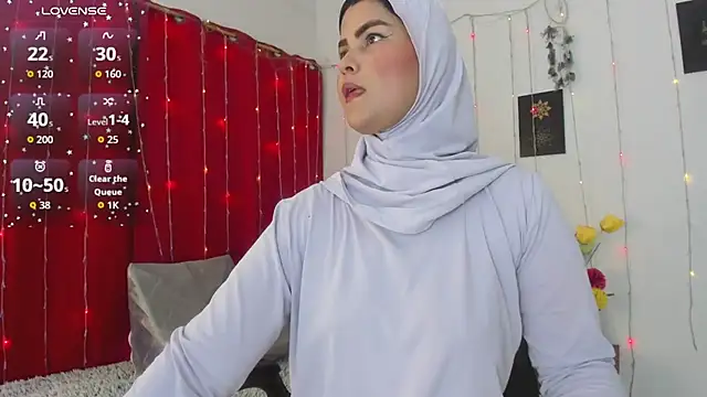 Snapshot of AishaAmin_ chatting on May 7, 12:10 pm AishaAmin online show from May 7, 12:10 pm