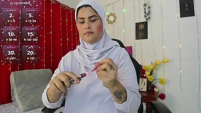 Snapshot of AishaAmin_ chatting on May 15, 12:12 pm AishaAmin online show from May 15, 12:12 pm