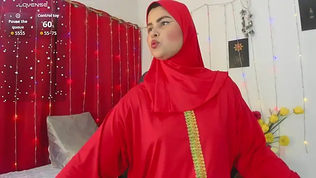 Snapshot of AishaAmin_ chatting on May 20, 12:11 pm AishaAmin online show from May 20, 12:11 pm