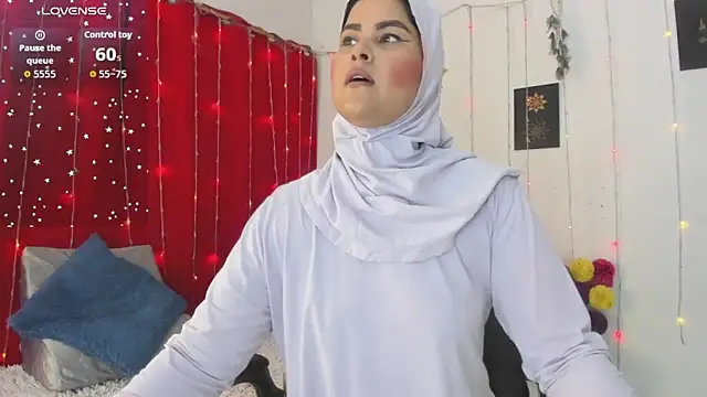 Snapshot of AishaAmin_ chatting on May 23, 12:42 pm AishaAmin online show from May 23, 12:42 pm