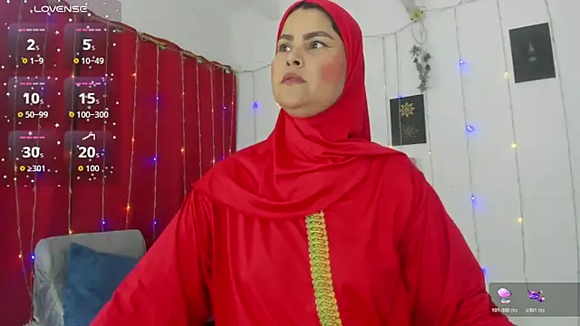 Snapshot of AishaAmin_ chatting on June 3, 12:08 pm AishaAmin online show from June 3, 12:08 pm