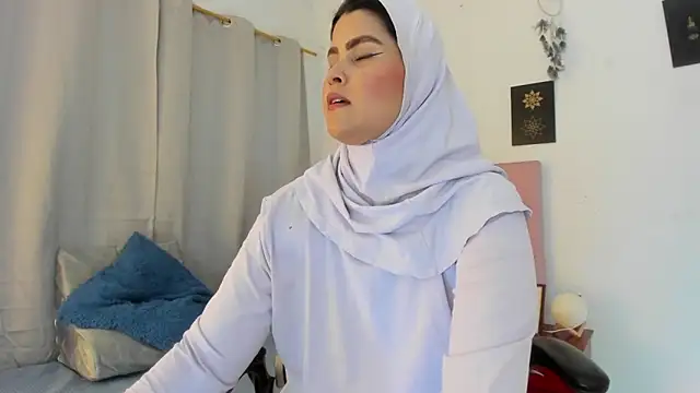 Snapshot of AishaAmin_ chatting on June 13, 12:14 pm AishaAmin online show from June 13, 12:14 pm