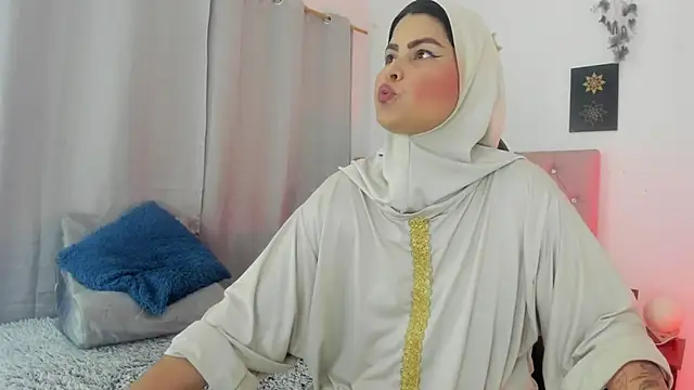 Snapshot of AishaAmin_ chatting on June 20, 12:08 pm AishaAmin online show from June 20, 12:08 pm