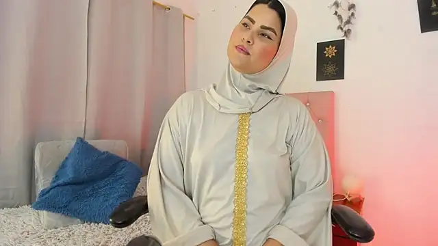 Snapshot of AishaAmin_ chatting on June 27, 12:22 pm AishaAmin online show from June 27, 12:22 pm