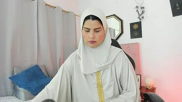 Snapshot of AishaAmin_ chatting on July 17, 12:12 pm AishaAmin online show from July 17, 12:12 pm