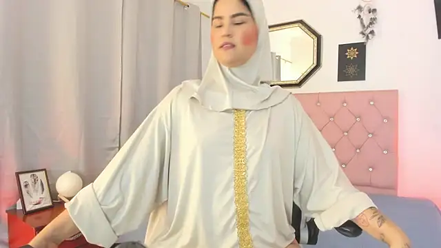 Snapshot of AishaAmin_ chatting on July 24, 12:14 pm AishaAmin online show from July 24, 12:14 pm