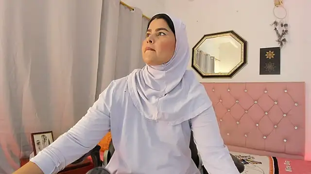 Snapshot of AishaAmin_ chatting on July 28, 12:12 pm AishaAmin online show from July 28, 12:12 pm