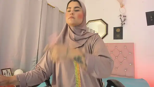 Snapshot of AishaAmin_ chatting on July 31, 12:15 pm AishaAmin online show from July 31, 12:15 pm