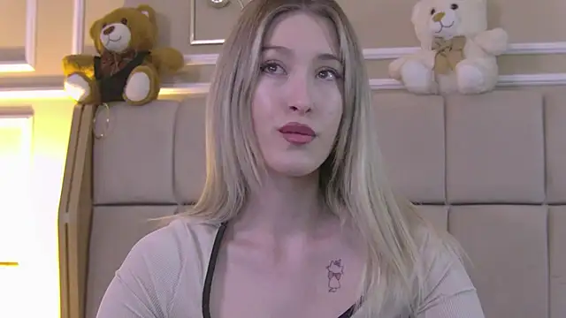 SerenaBennet online show from April 29, 7:45 am