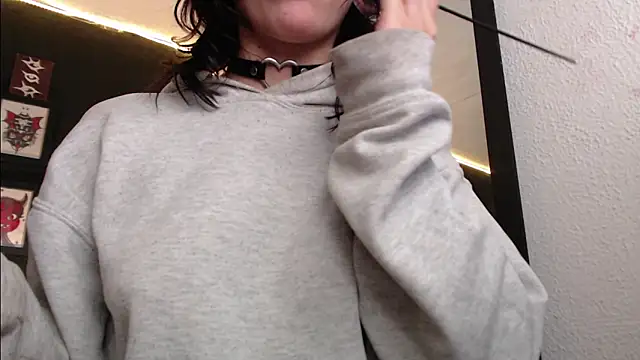 Snapshot of niakat_ chatting on December 3, 3:52 am niakat  online show from December 3, 3:52 am